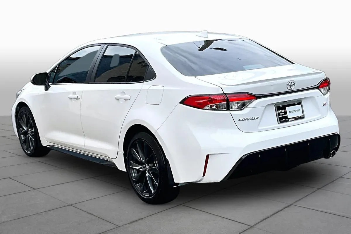 2026 Toyota Corolla SE thumbnail 12
