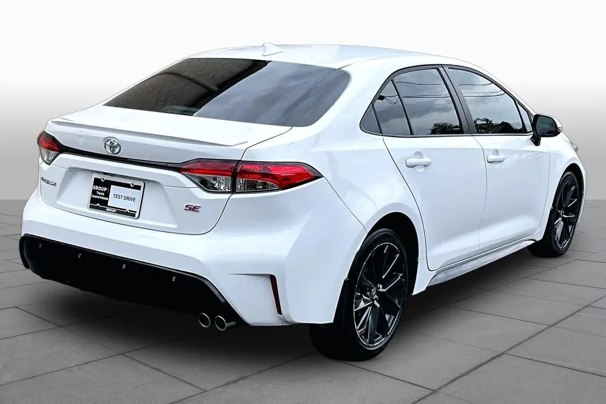 2026 Toyota Corolla SE thumbnail 13