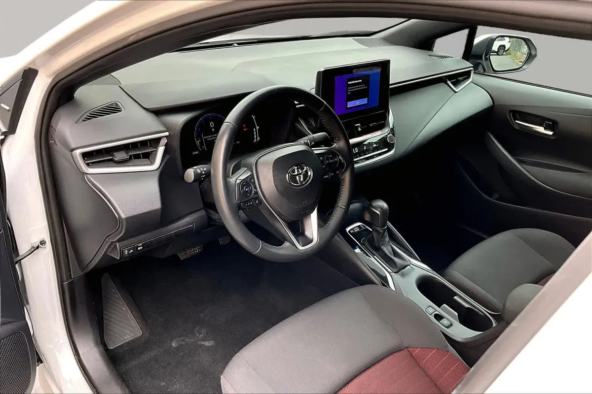 2026 Toyota Corolla SE thumbnail 17