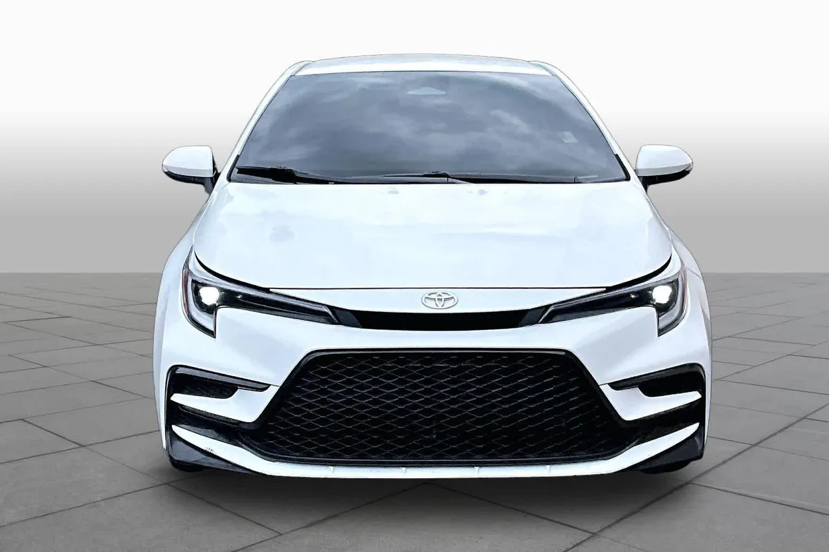 2026 Toyota Corolla SE thumbnail 4