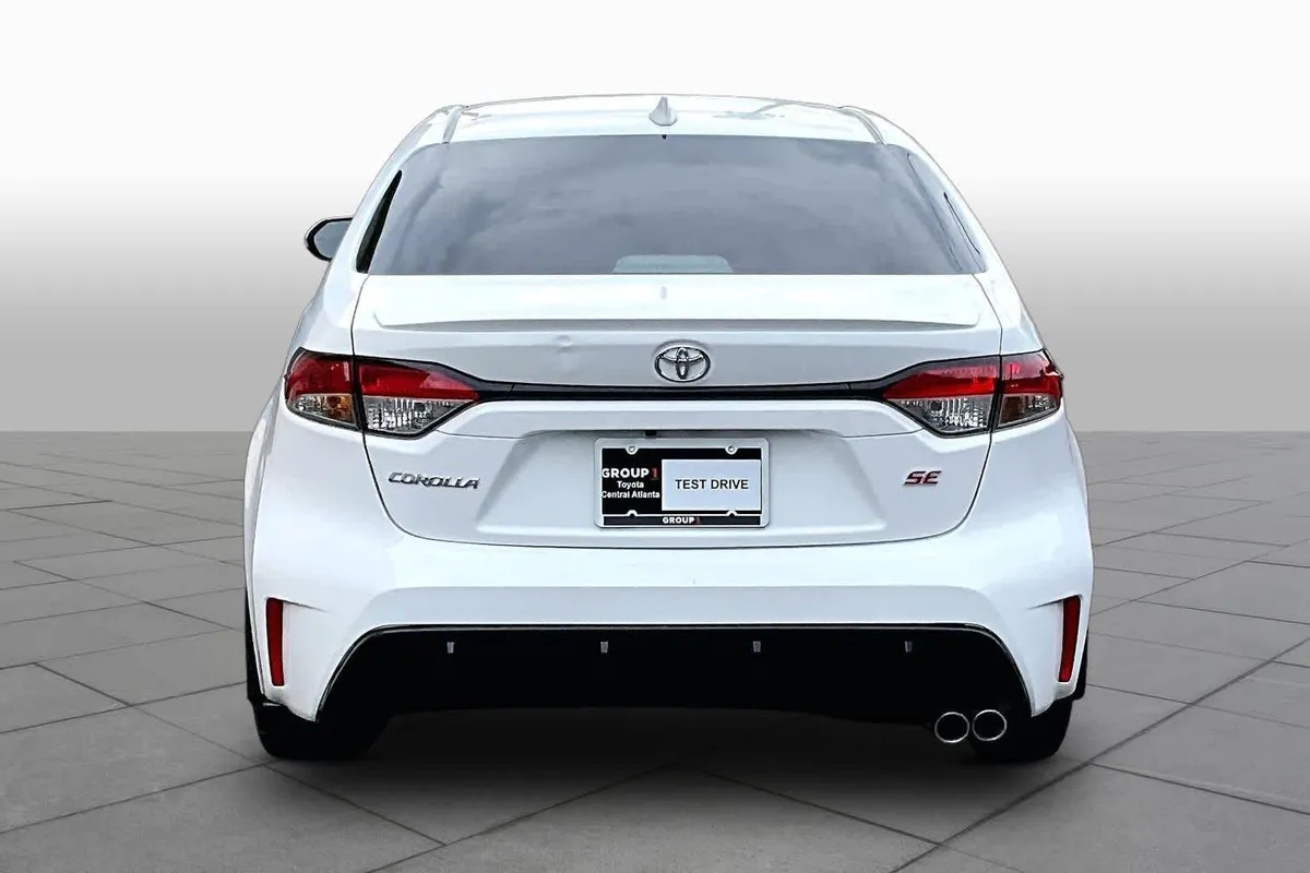 2026 Toyota Corolla SE thumbnail 5