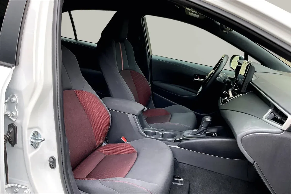 2026 Toyota Corolla SE thumbnail 9