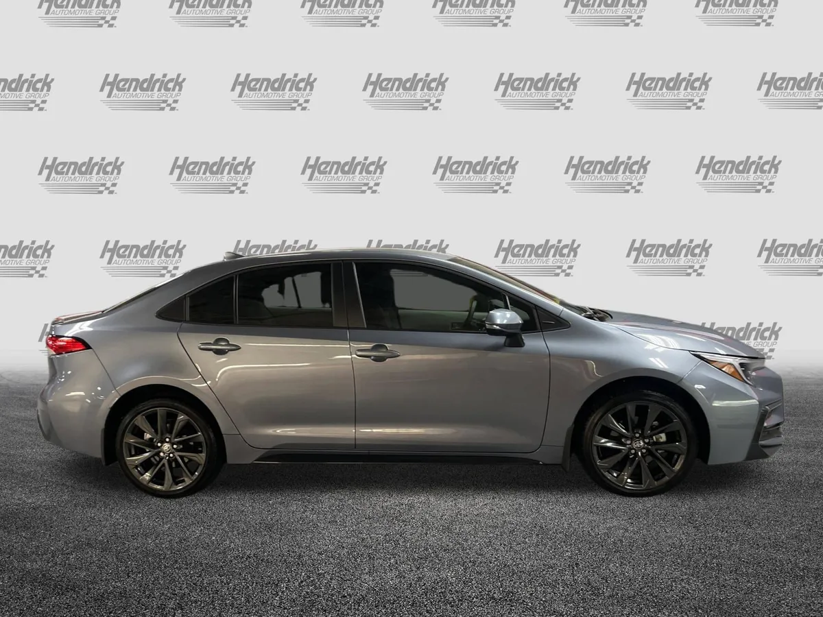 2026 Toyota Corolla SE thumbnail 11