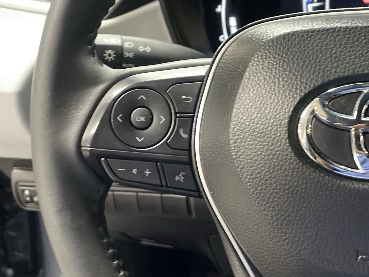 2026 Toyota Corolla SE thumbnail 19
