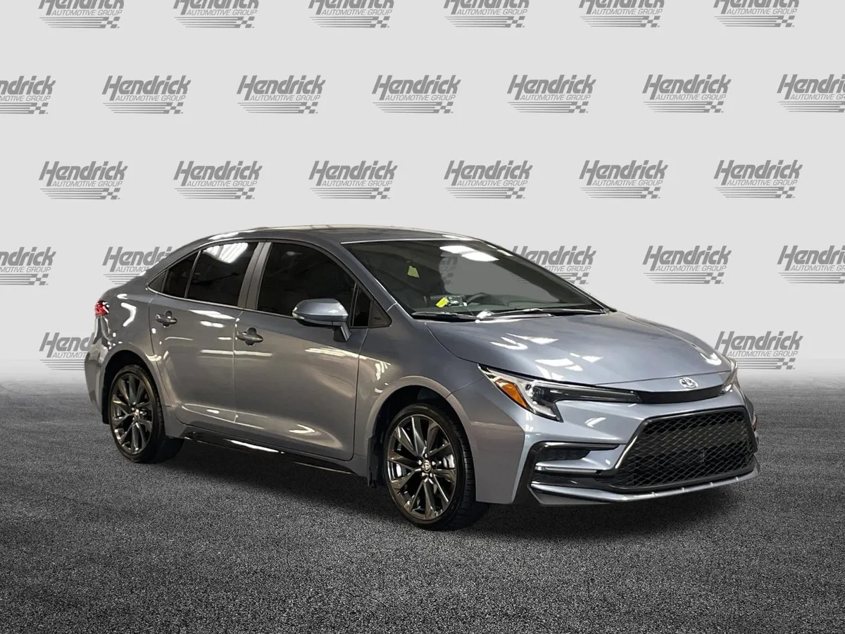 2026 Toyota Corolla SE thumbnail 2