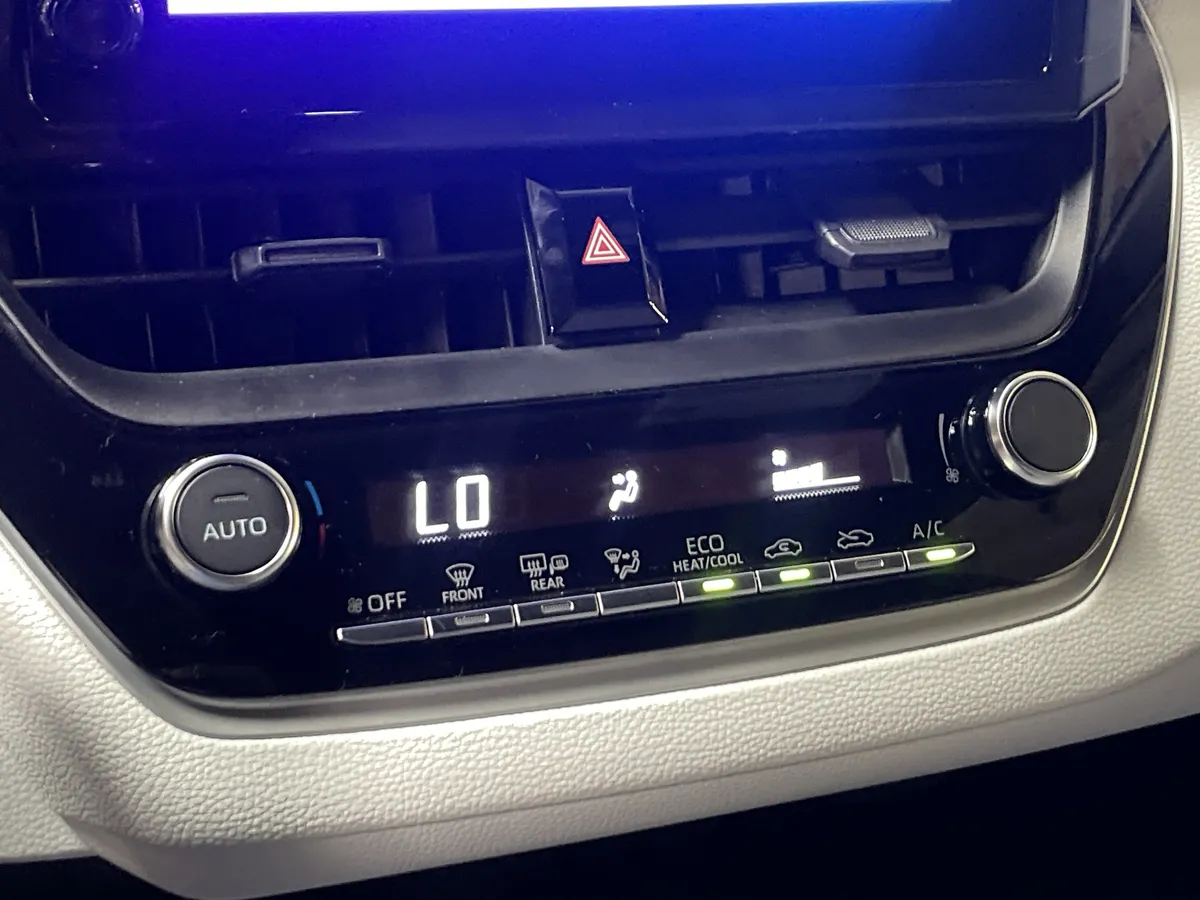 2026 Toyota Corolla SE thumbnail 24