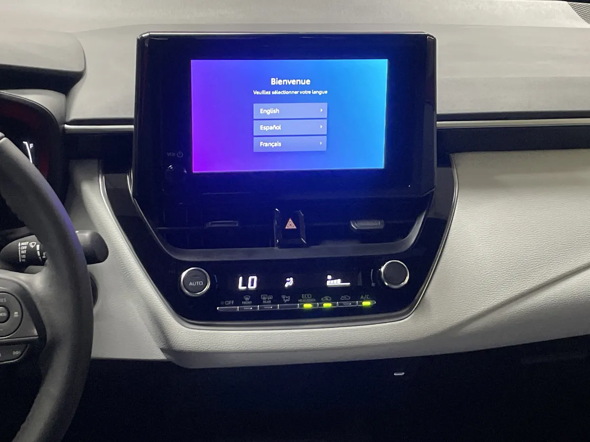 2026 Toyota Corolla SE thumbnail 29