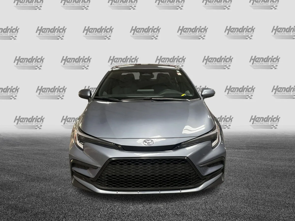2026 Toyota Corolla SE thumbnail 3