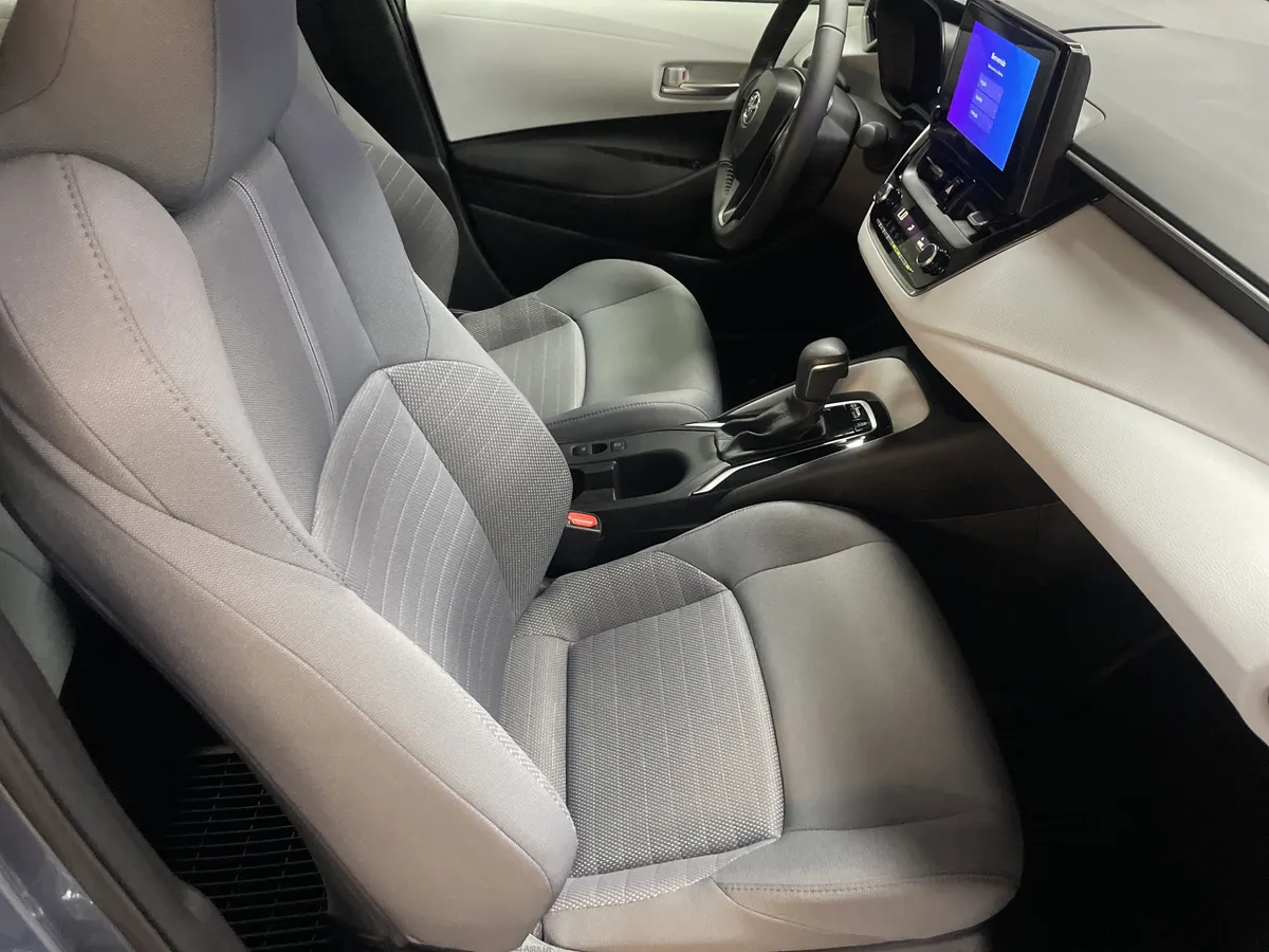 2026 Toyota Corolla SE thumbnail 33