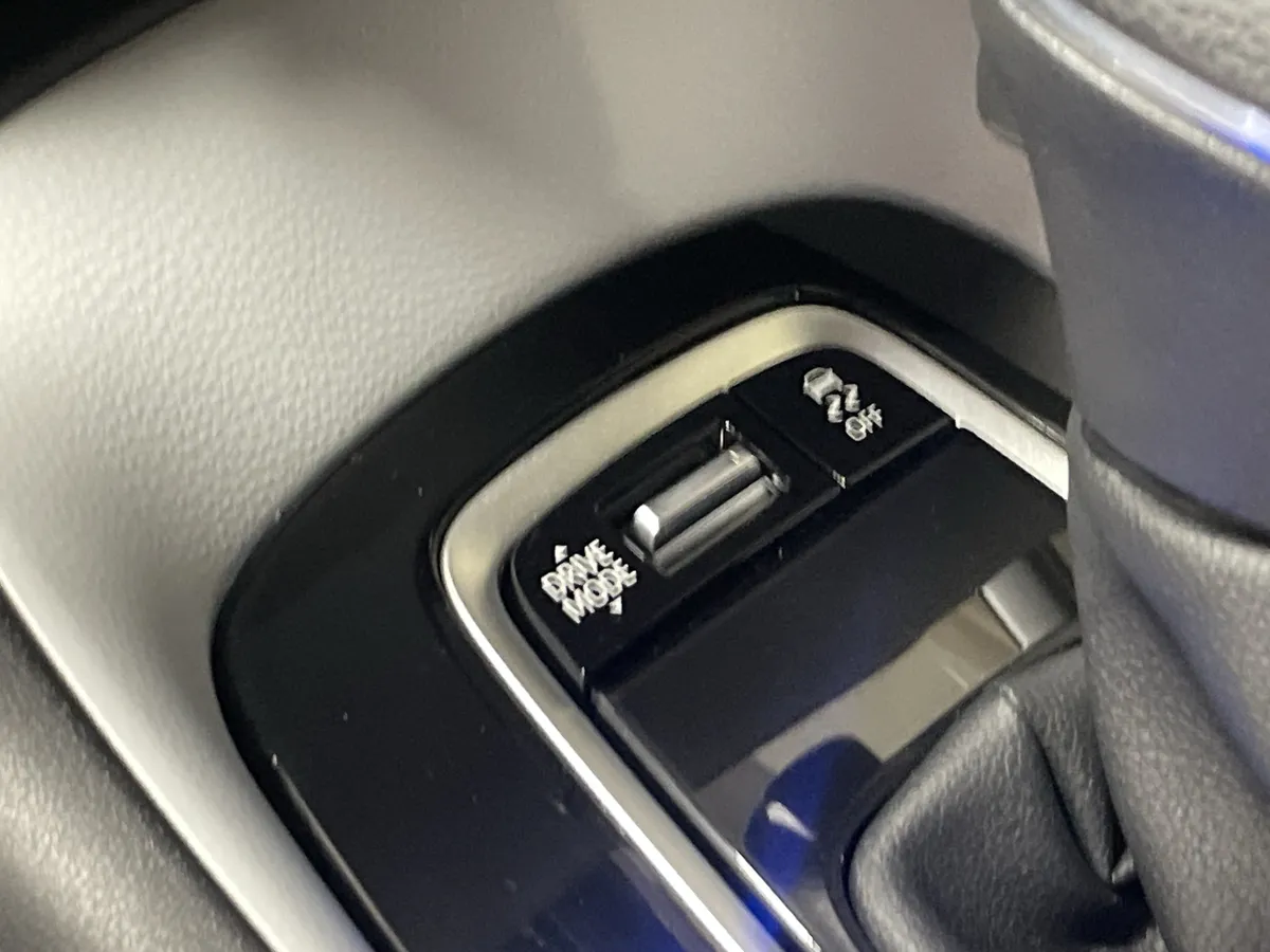 2026 Toyota Corolla SE thumbnail 36