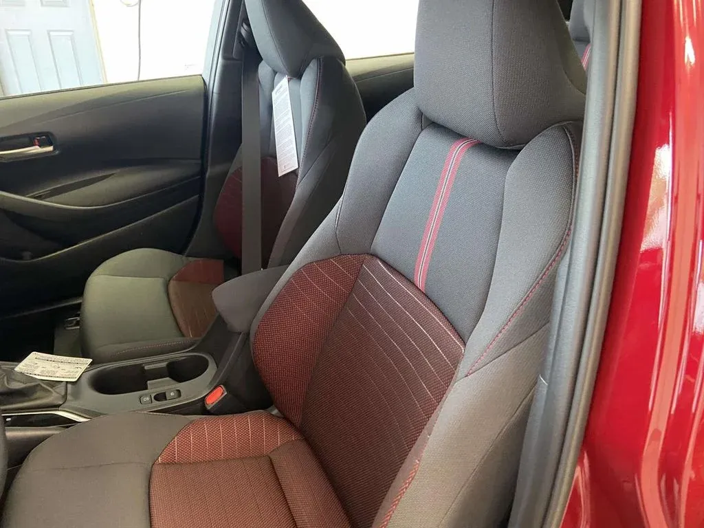 2026 Toyota Corolla SE thumbnail 18