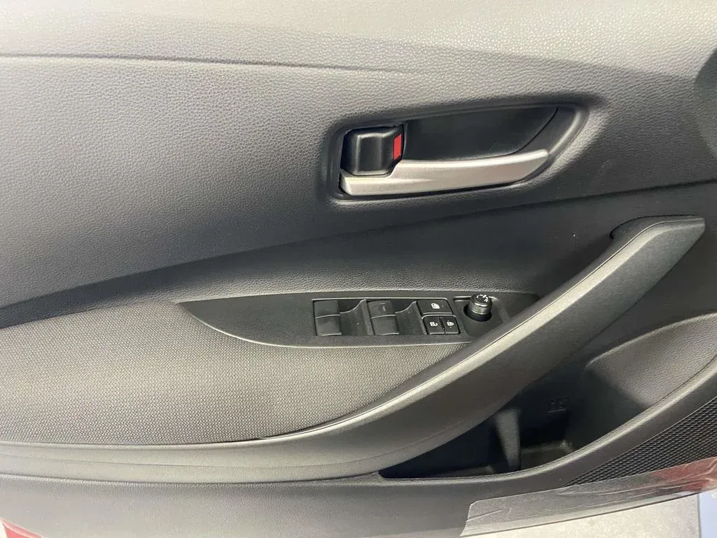 2026 Toyota Corolla SE thumbnail 19