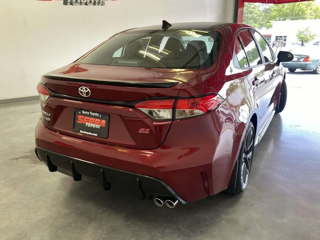 2026 Toyota Corolla SE thumbnail 3