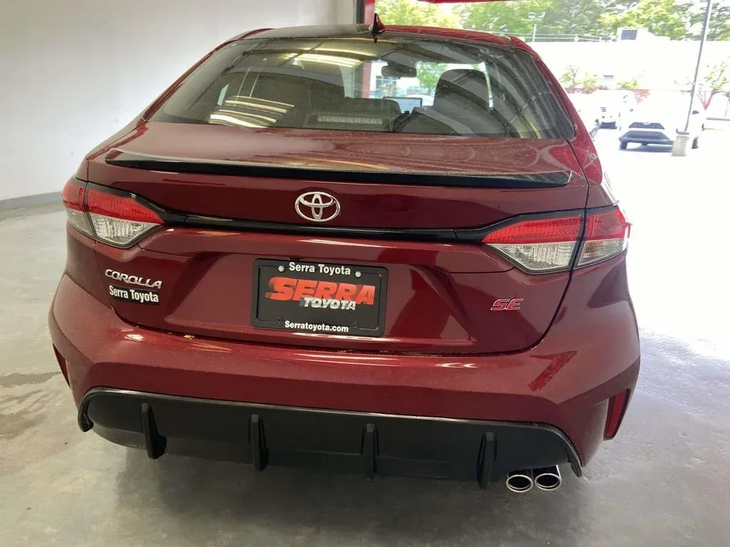 2026 Toyota Corolla SE thumbnail 4