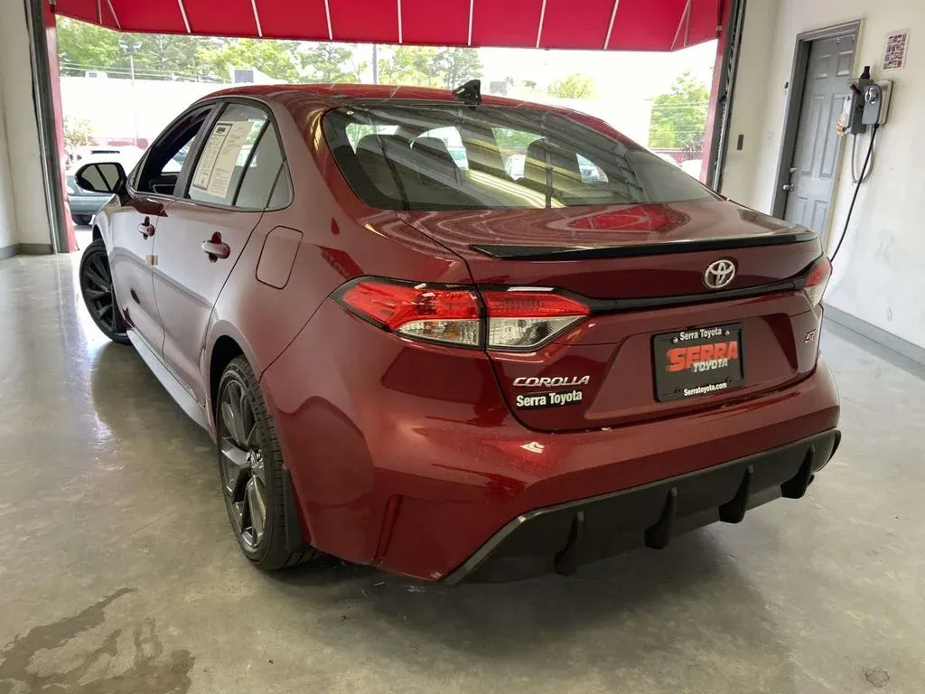 2026 Toyota Corolla SE thumbnail 5