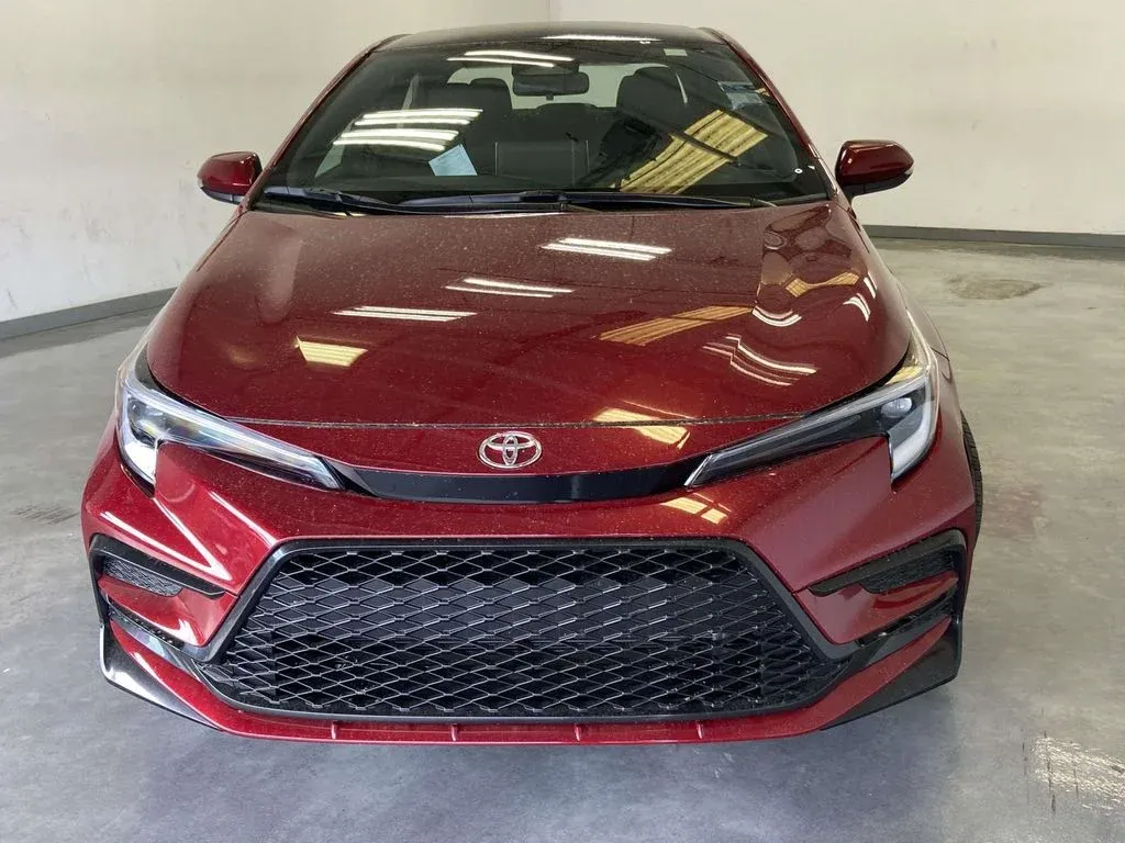 2026 Toyota Corolla SE thumbnail 8