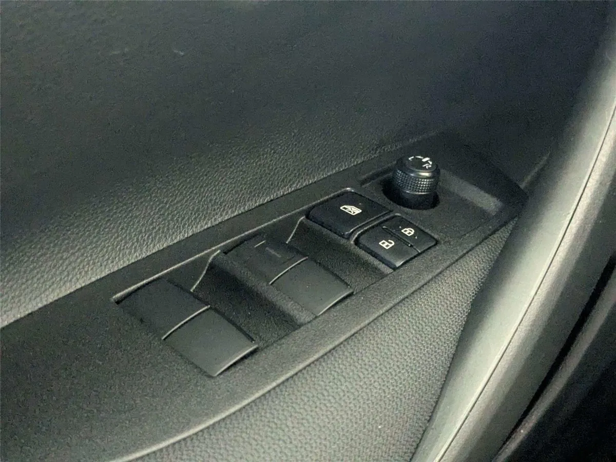 2026 Toyota Corolla SE thumbnail 11