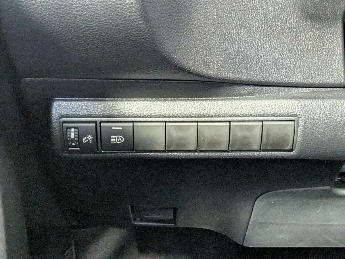 2026 Toyota Corolla SE thumbnail 13