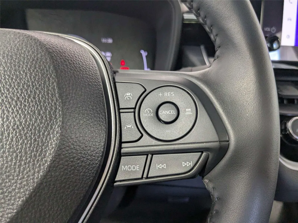 2026 Toyota Corolla SE thumbnail 16