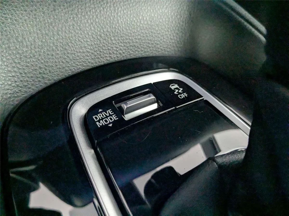 2026 Toyota Corolla SE thumbnail 23