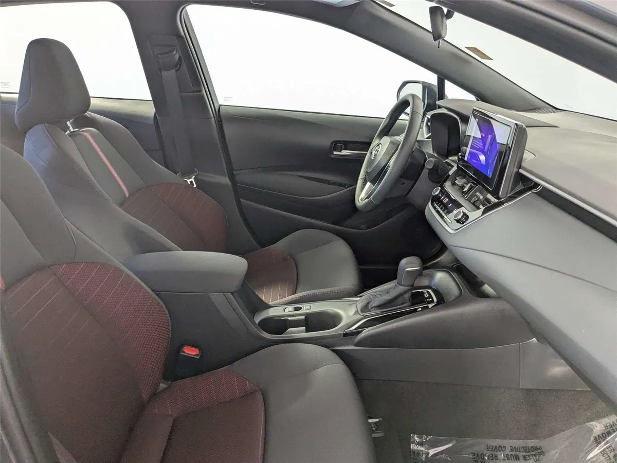 2026 Toyota Corolla SE thumbnail 30