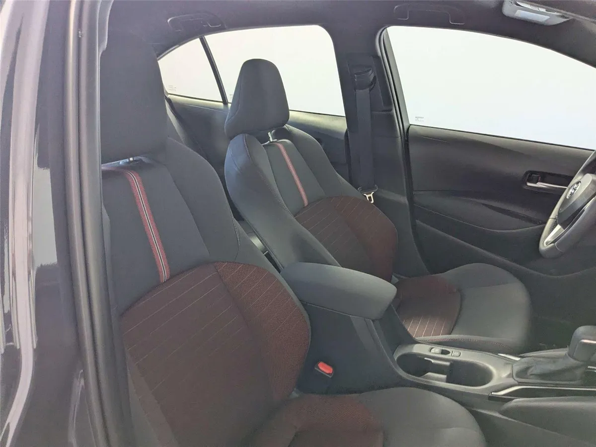 2026 Toyota Corolla SE thumbnail 31