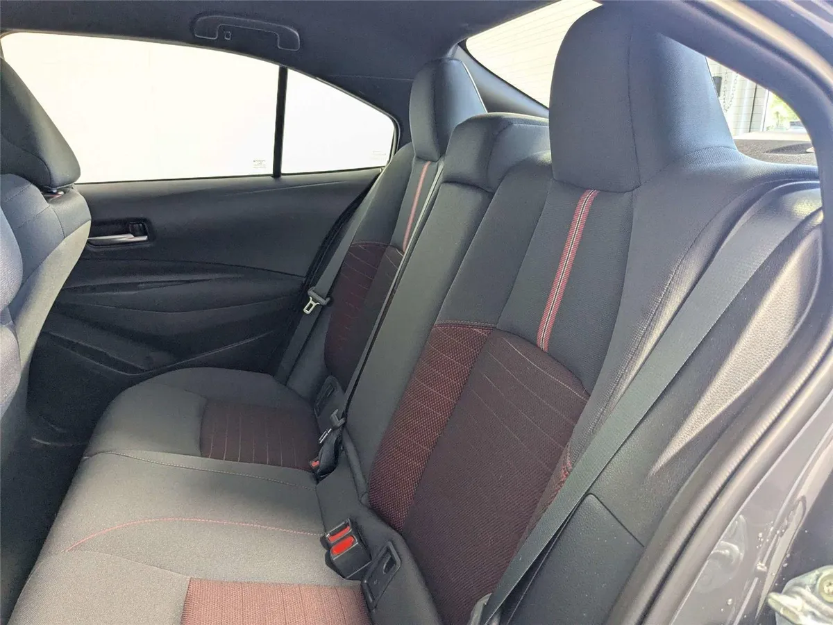 2026 Toyota Corolla SE thumbnail 32