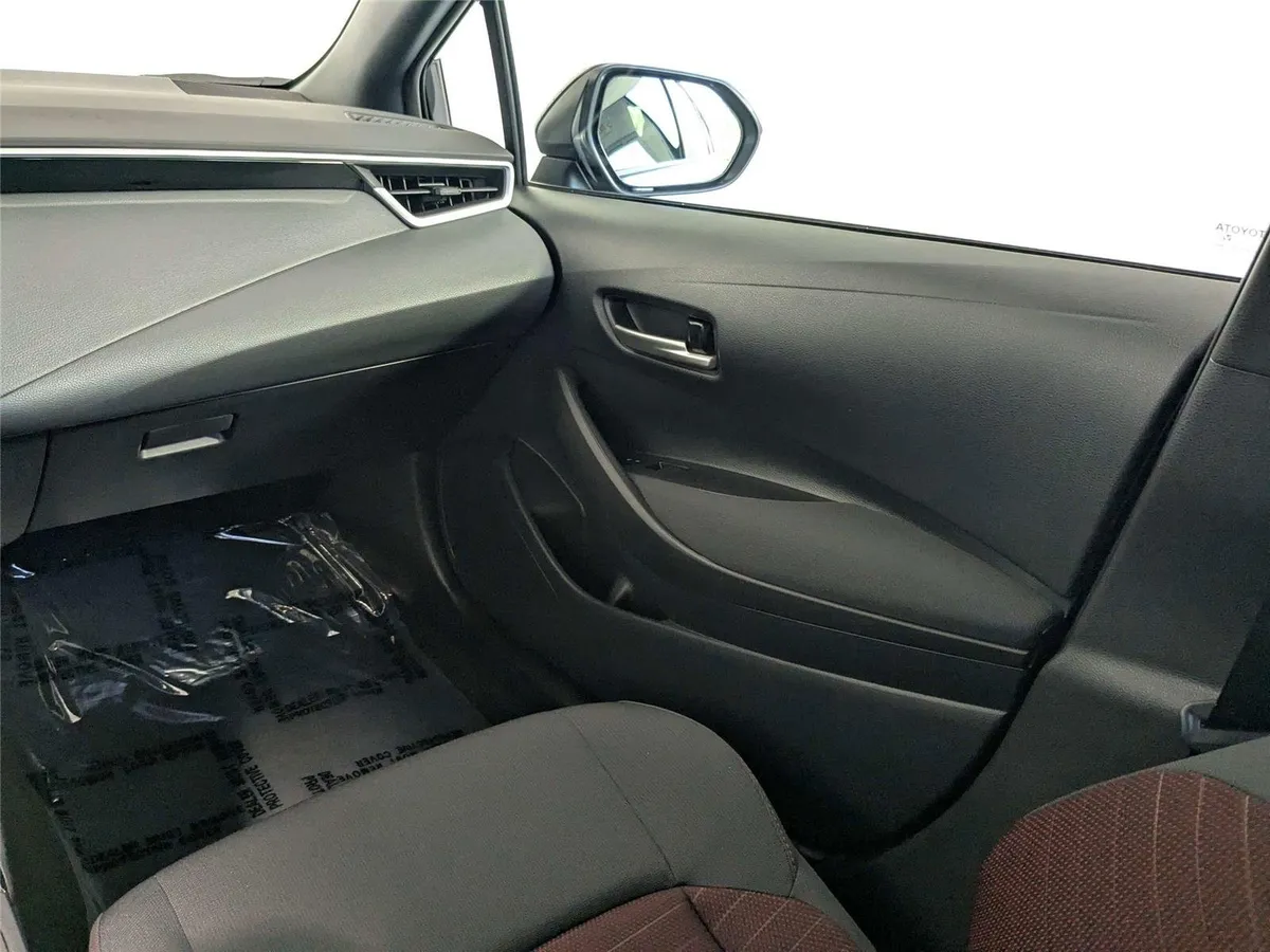 2026 Toyota Corolla SE thumbnail 37