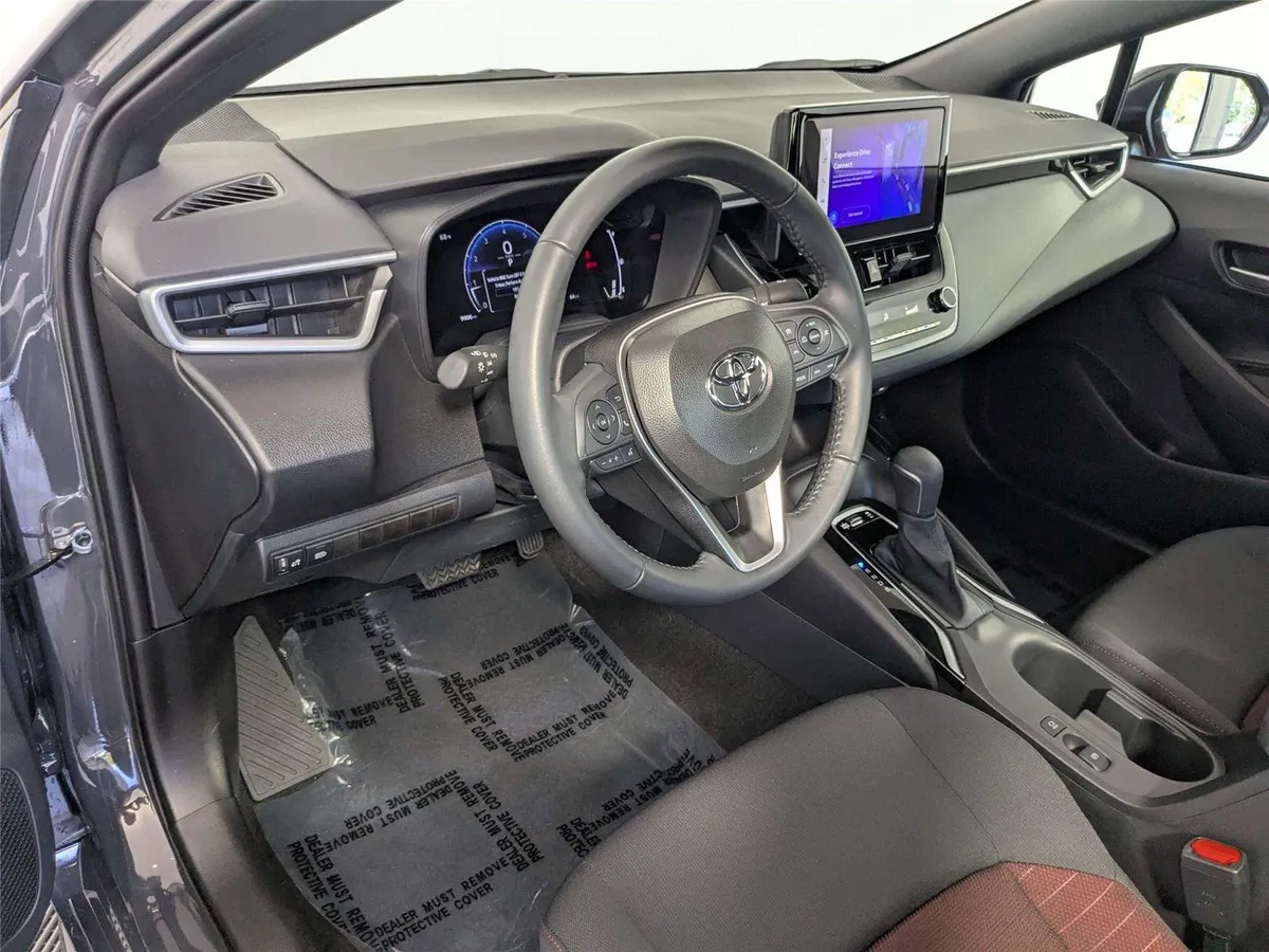 2026 Toyota Corolla SE thumbnail 8