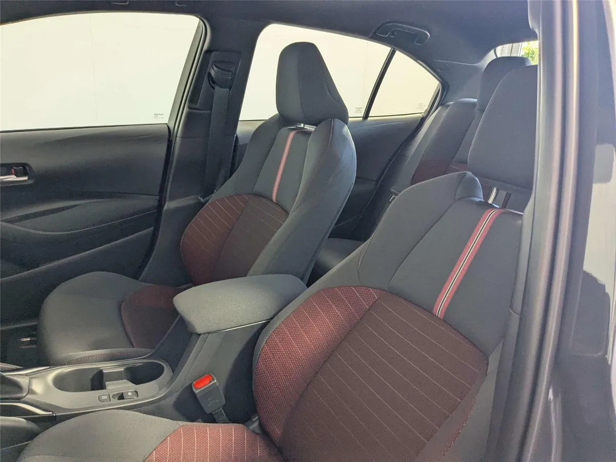 2026 Toyota Corolla SE thumbnail 9