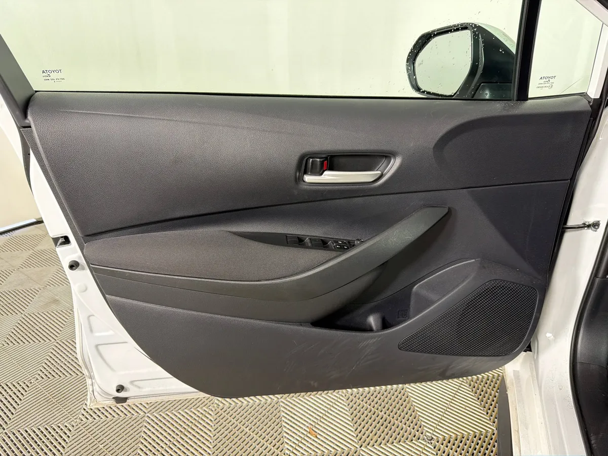 2026 Toyota Corolla SE thumbnail 10
