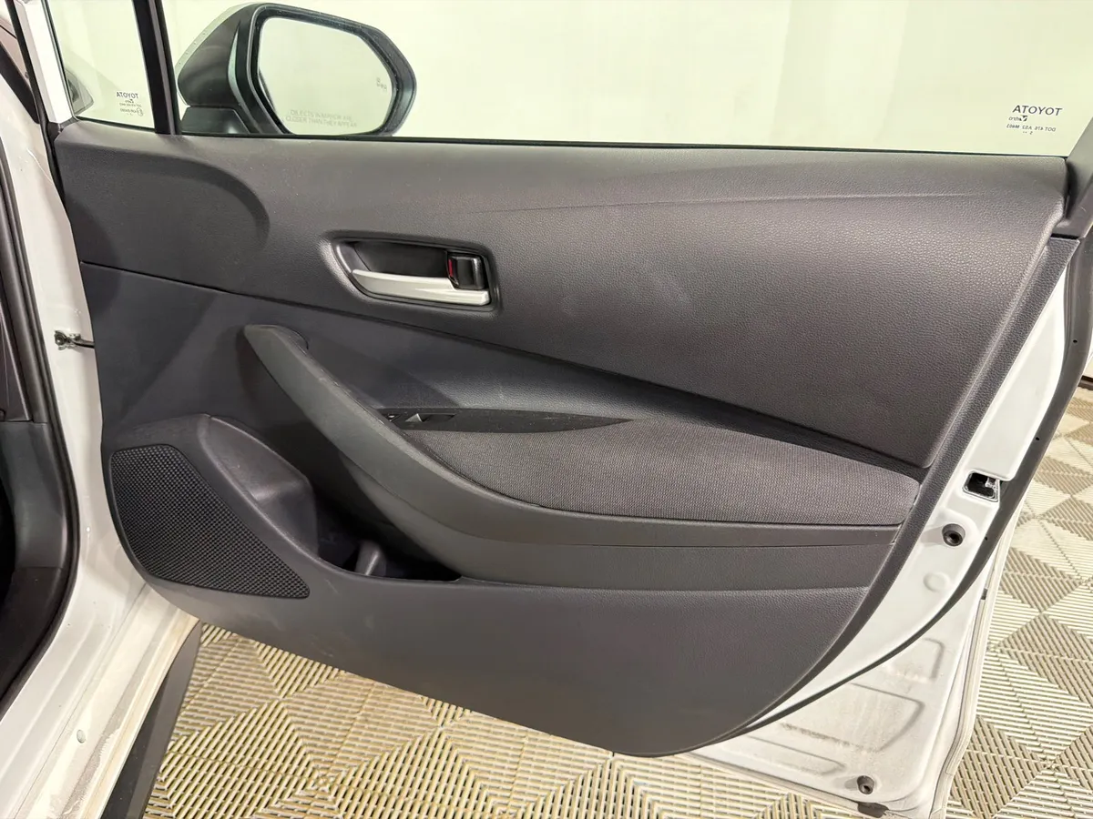 2026 Toyota Corolla SE thumbnail 14