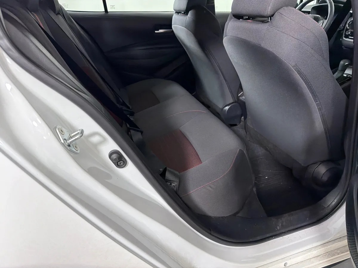 2026 Toyota Corolla SE thumbnail 15