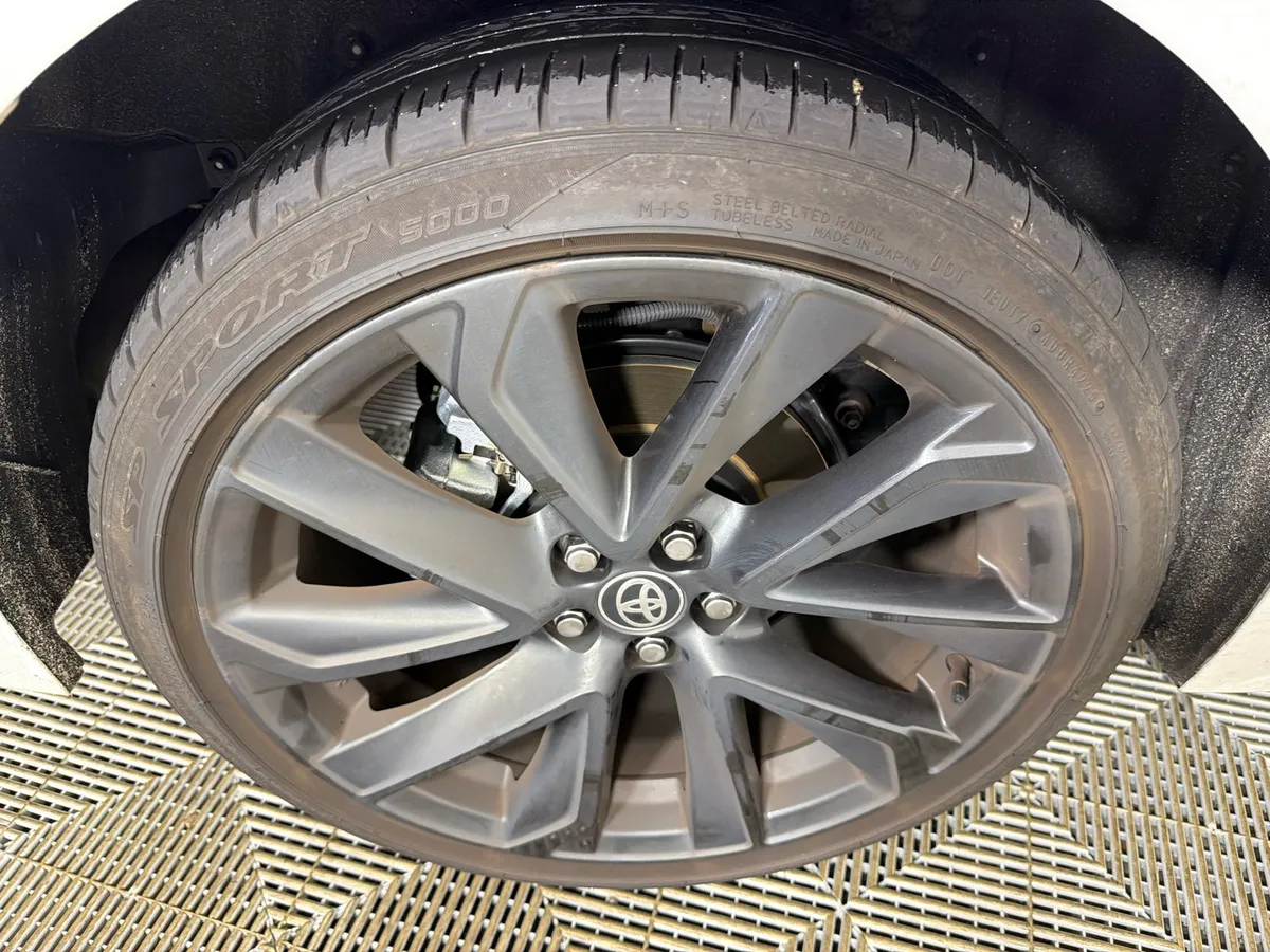 2026 Toyota Corolla SE thumbnail 17