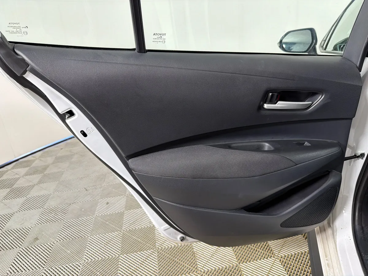 2026 Toyota Corolla SE thumbnail 21