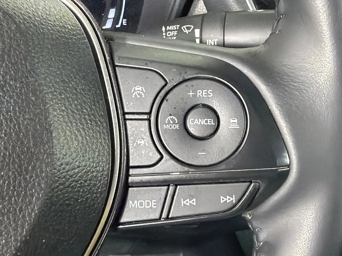 2026 Toyota Corolla SE thumbnail 25