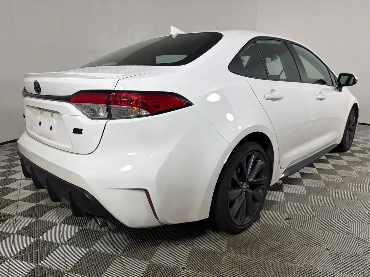 2026 Toyota Corolla SE thumbnail 3