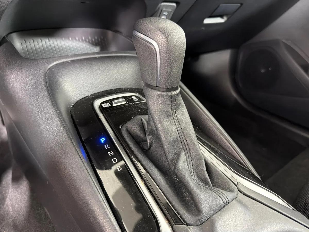2026 Toyota Corolla SE thumbnail 30