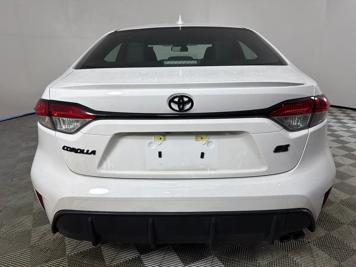 2026 Toyota Corolla SE thumbnail 4