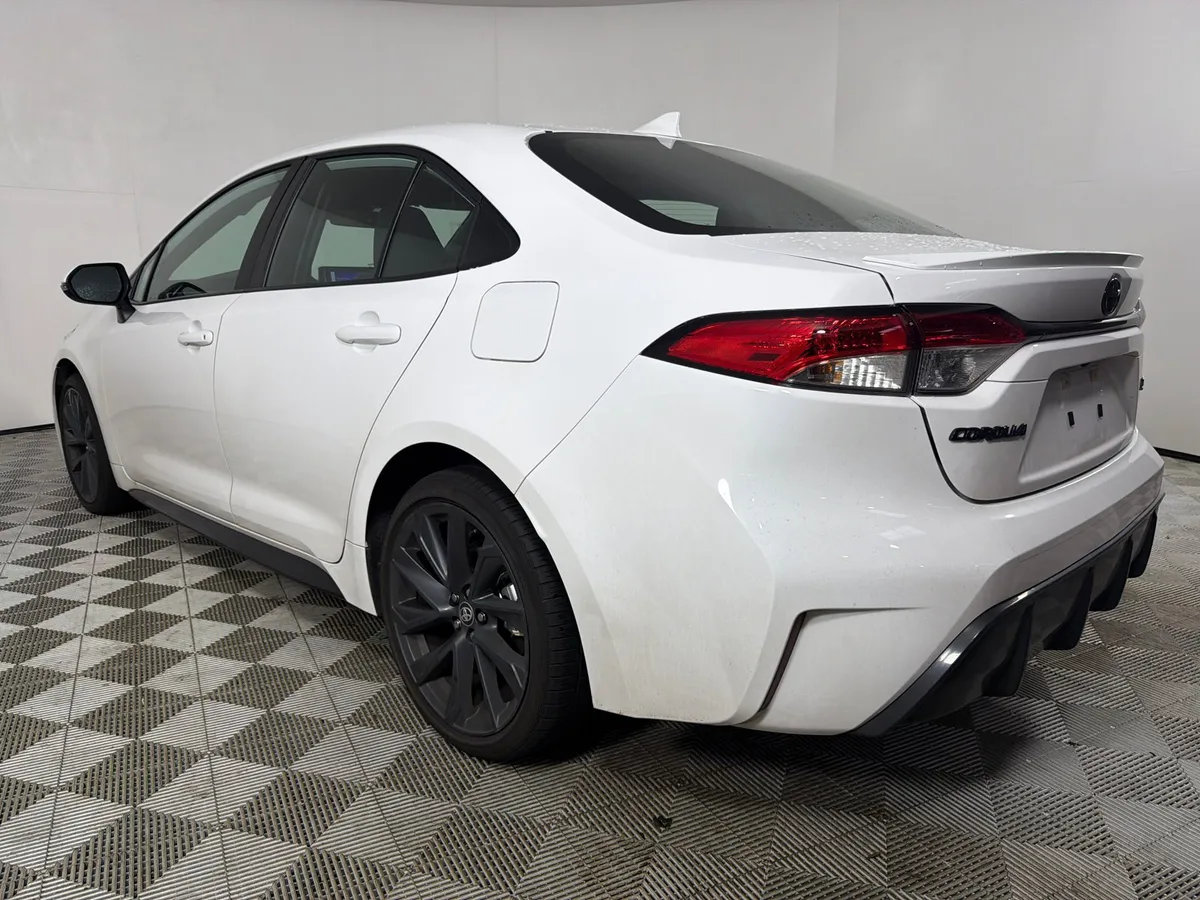 2026 Toyota Corolla SE thumbnail 5