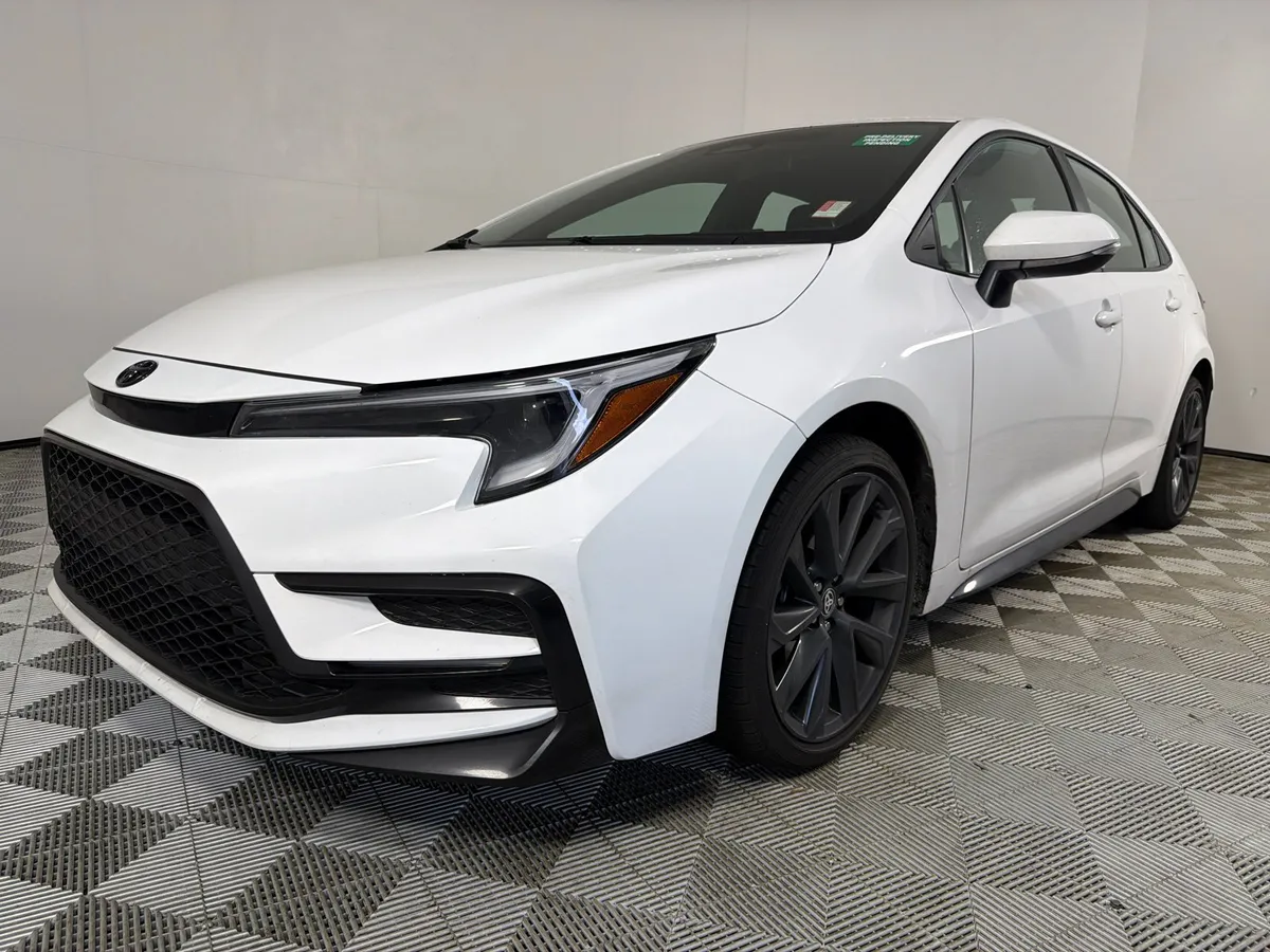 2026 Toyota Corolla SE thumbnail 7
