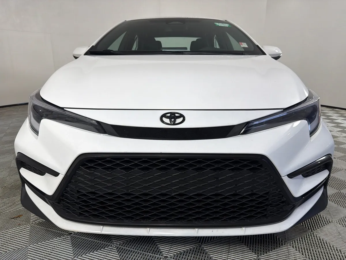 2026 Toyota Corolla SE thumbnail 8
