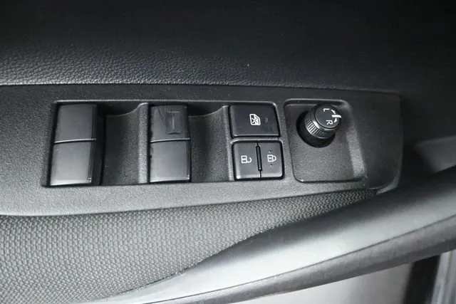 2026 Toyota Corolla SE thumbnail 10