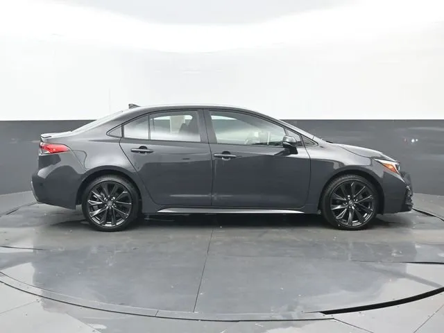 2026 Toyota Corolla SE thumbnail 2