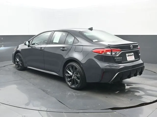 2026 Toyota Corolla SE thumbnail 3