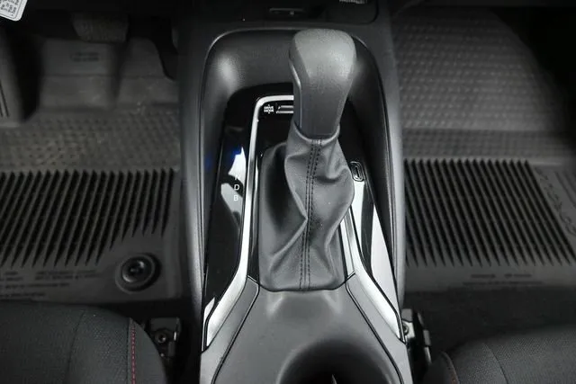 2026 Toyota Corolla SE thumbnail 8