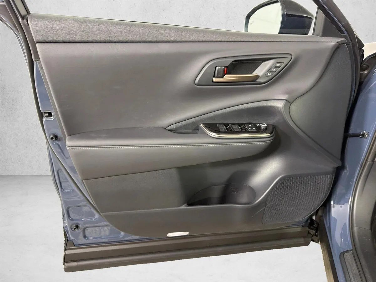 2026 Toyota Crown Signia Limited thumbnail 11