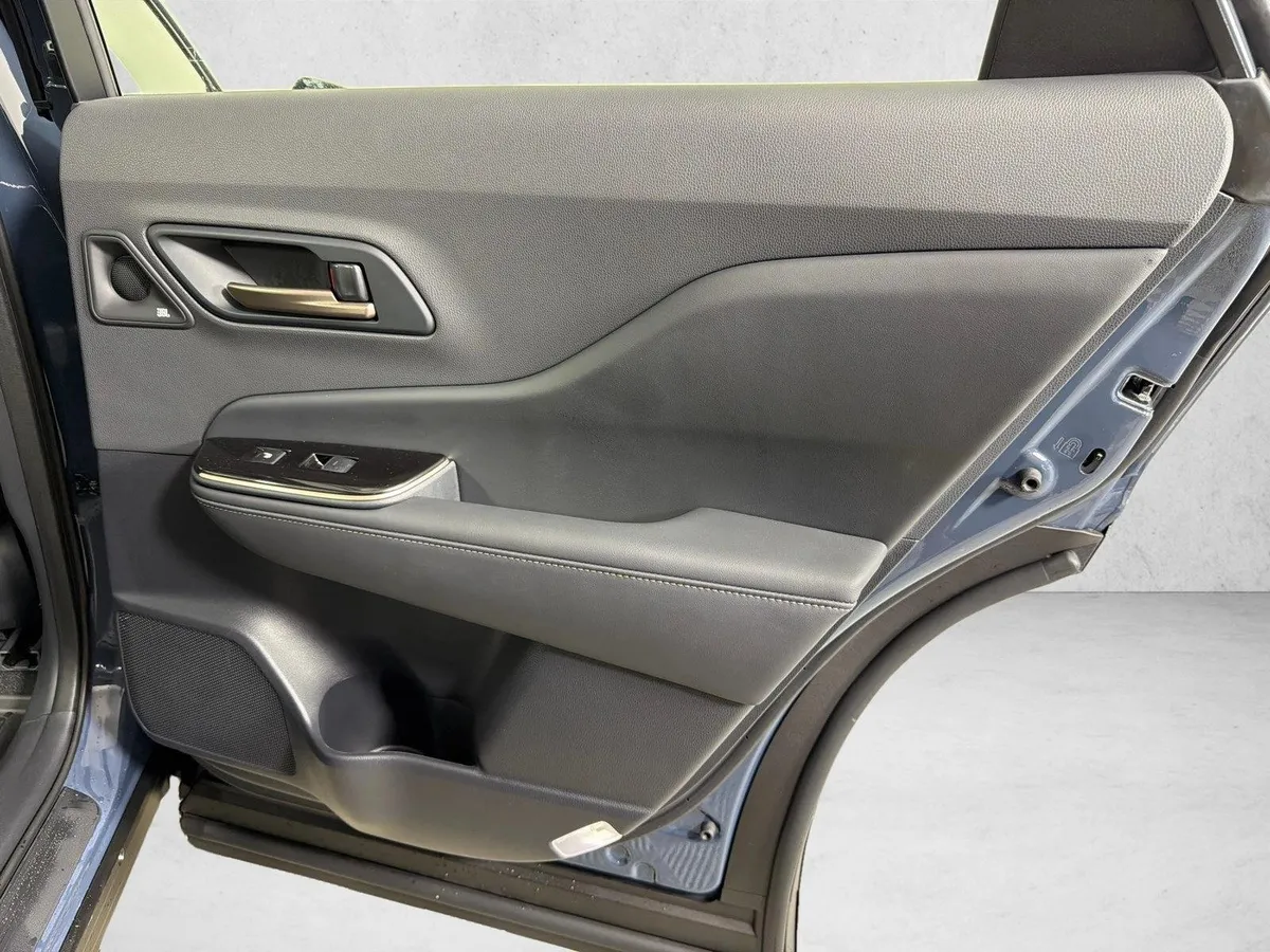 2026 Toyota Crown Signia Limited thumbnail 17