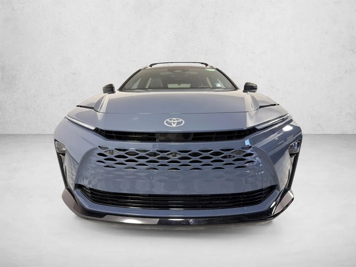 2026 Toyota Crown Signia Limited thumbnail 9