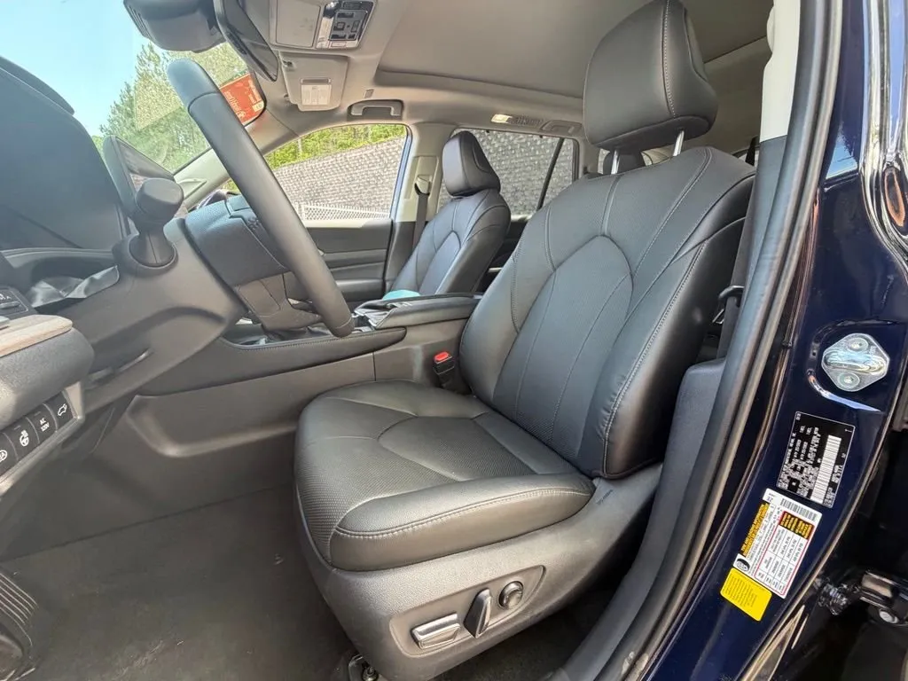 2026 Toyota Grand Highlander Hybrid Limited thumbnail 6